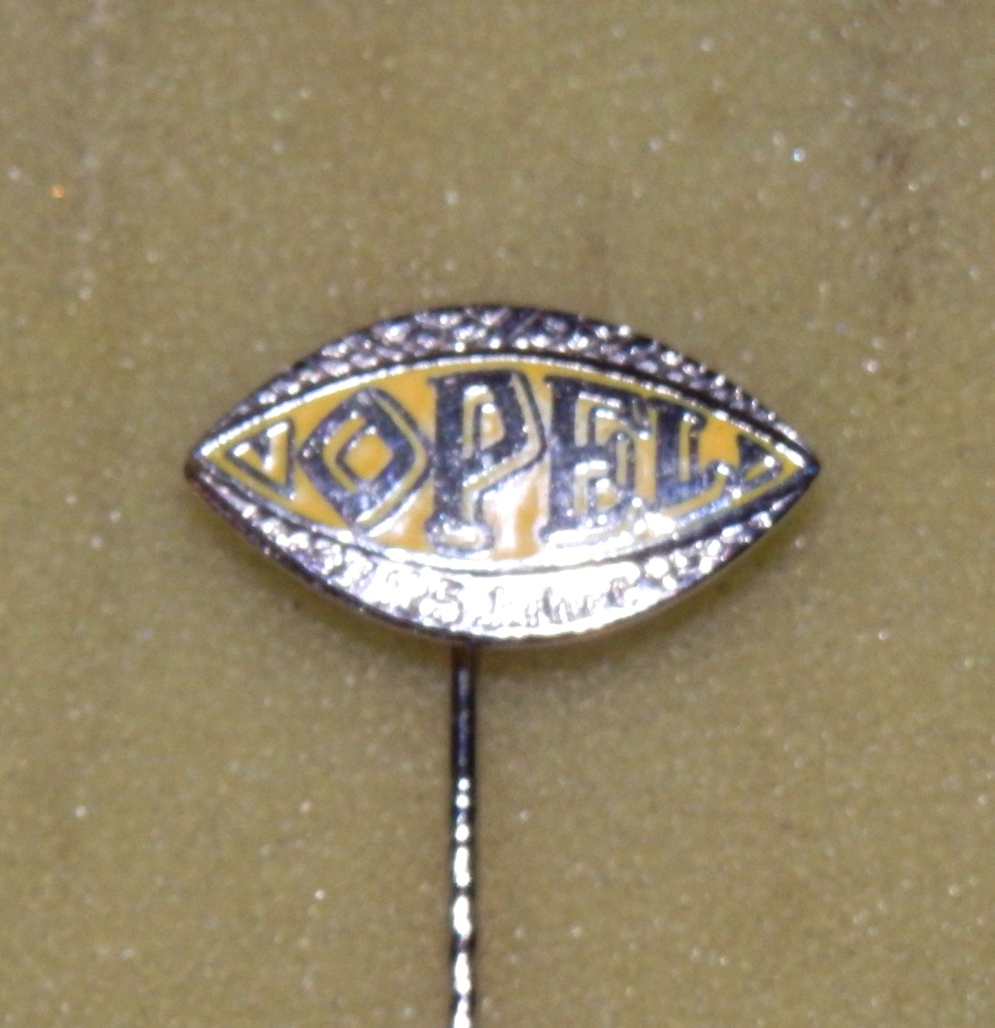 Emaille speld 125 jaar Opel , jaren 80
