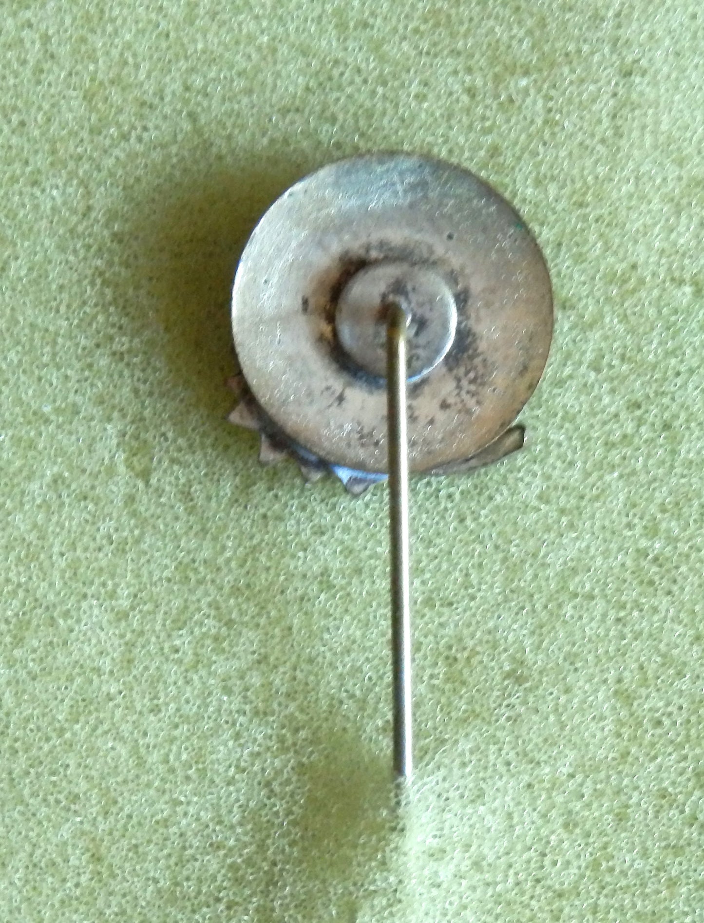 Emaille speldje Steyer met krans, origineel jaren 60