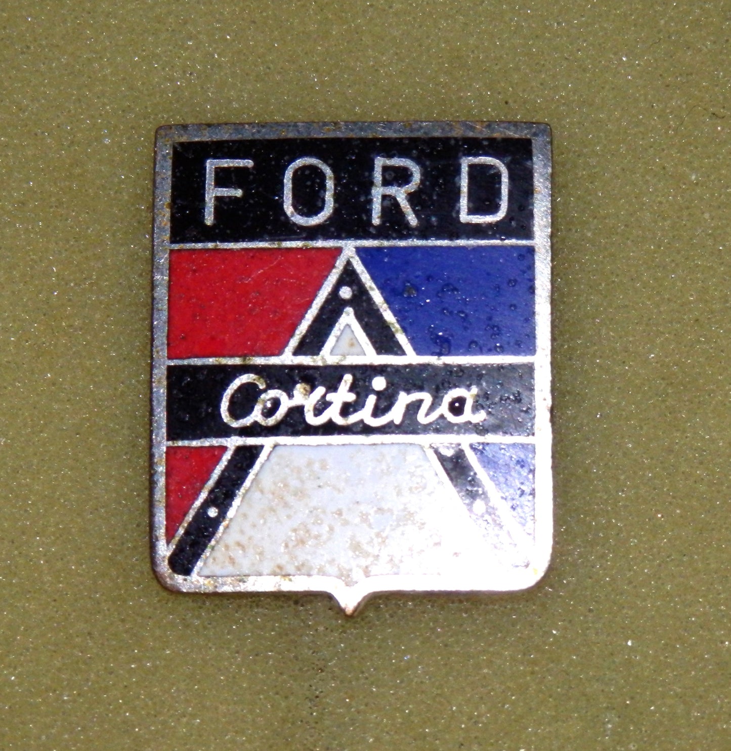 Emaille speld Ford Cortina, jaren 70