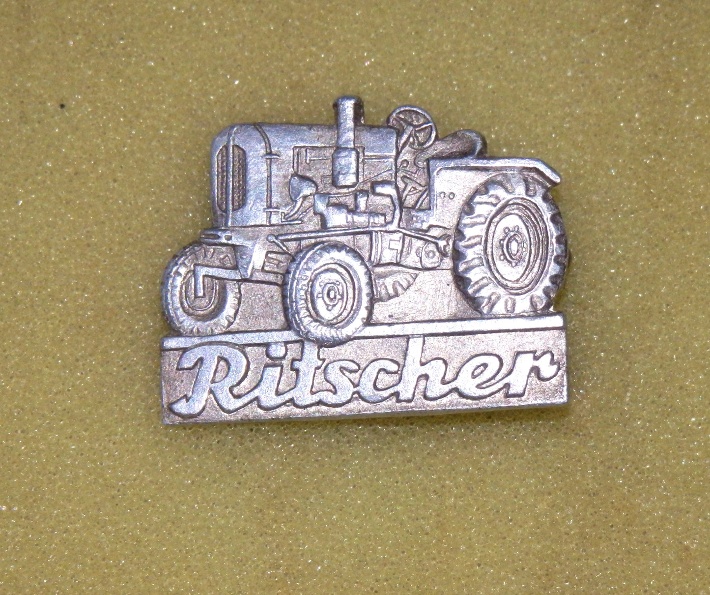 Speld Broche Traktor - Ritscher , Jaren 60