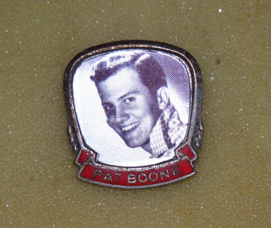 Emaille Broche speld Pat Boone Rood, origineel jaren 60