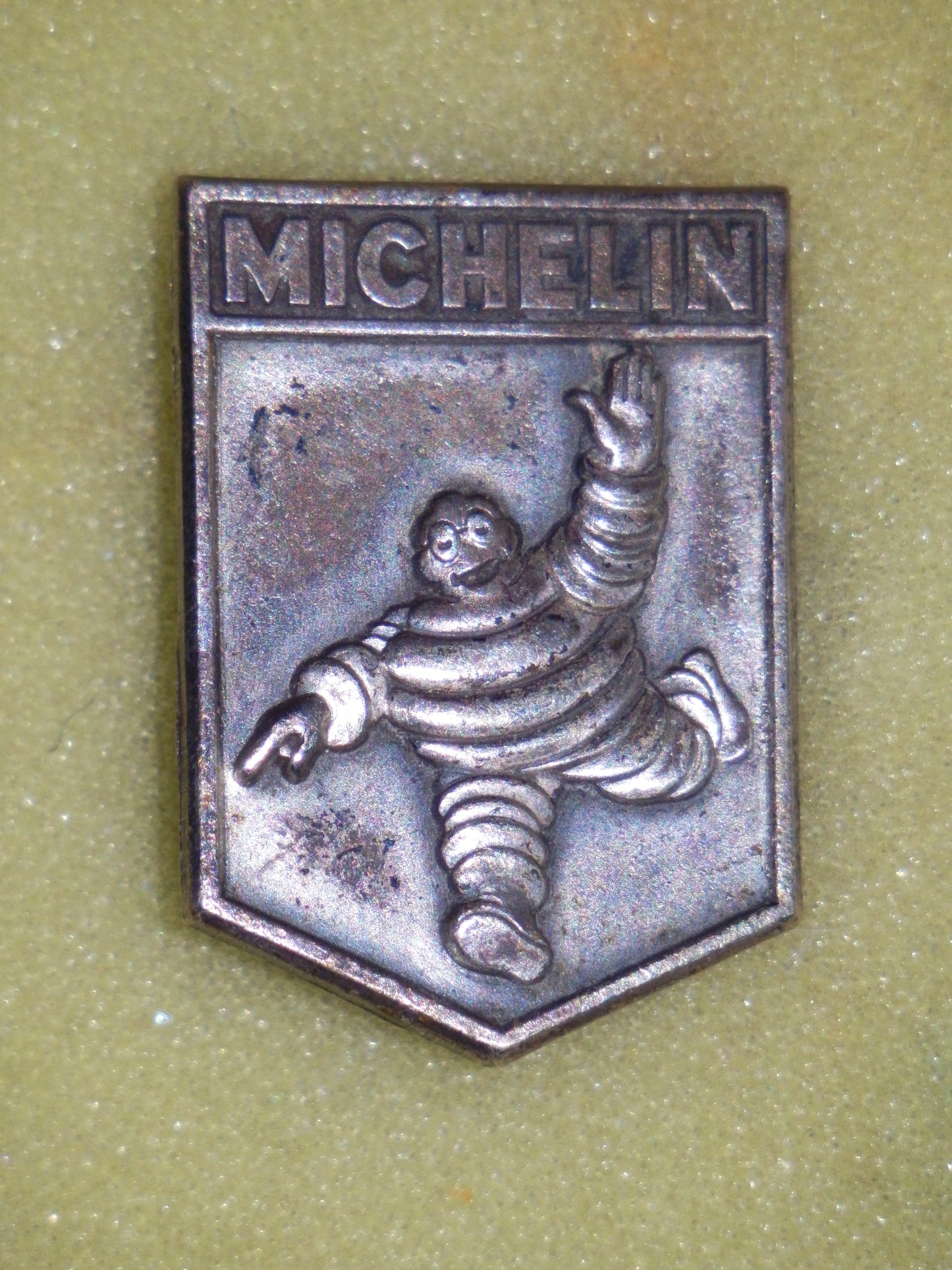 Grote Michelin Broche - speld, Jaren 60