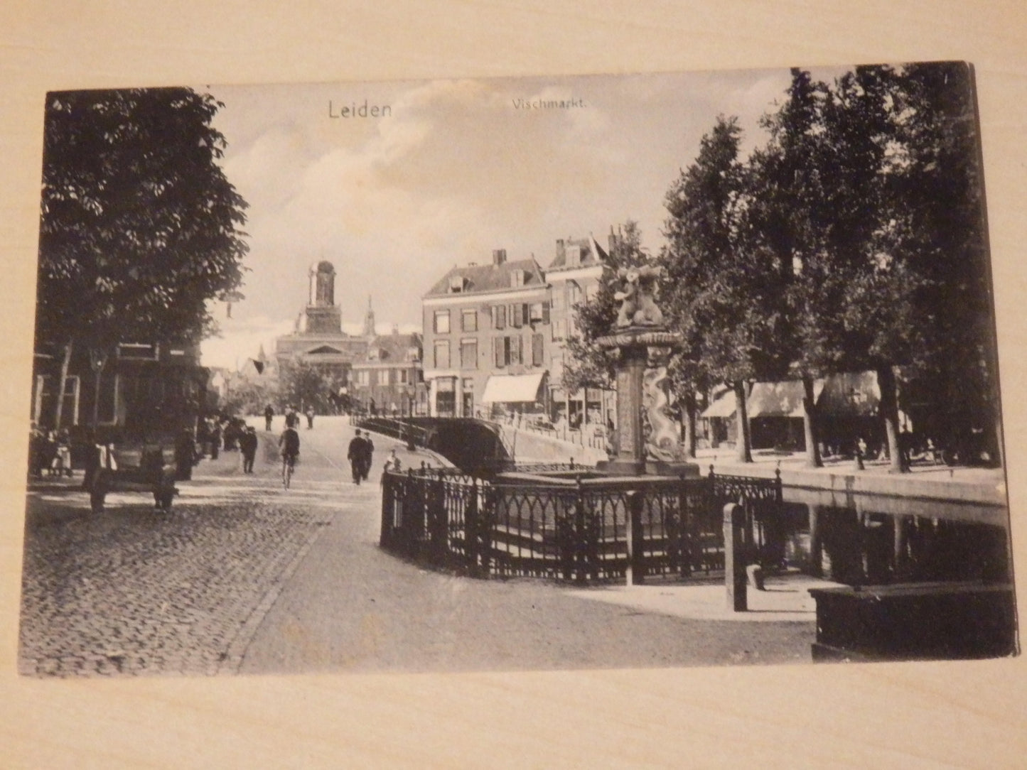 Ansichtkaart Leiden - Vischmarkt (1900-1920)