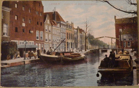 Ansichtkaart Leiden - Oude Rijn met Spaarbank (1900-1920)