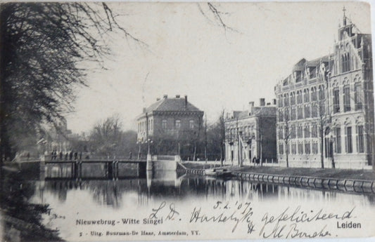 Ansichtkaart Leiden - Nieuwe Brug - witte singel (1908)